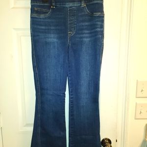 Spanx Pull-On Flare jeans, size Medium. Never worn!